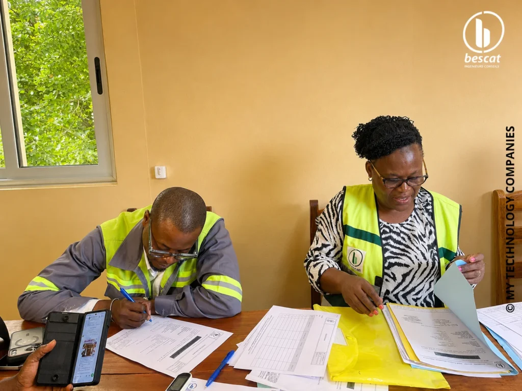 Visite du Comité d'Hygiène et de Sécurité BESCAT sur les chantiers photovoltaïques de Bohicon et Parakou au Bénin.